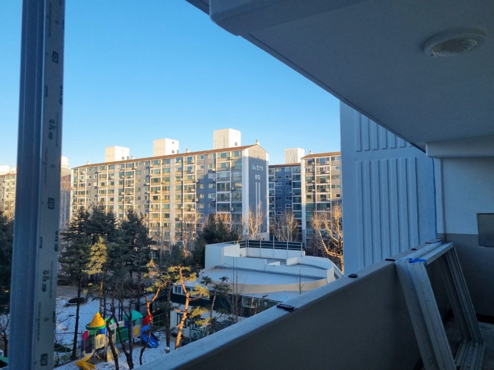 미상 아파트 복도 창 · 2세대 공동시공 창호 시공